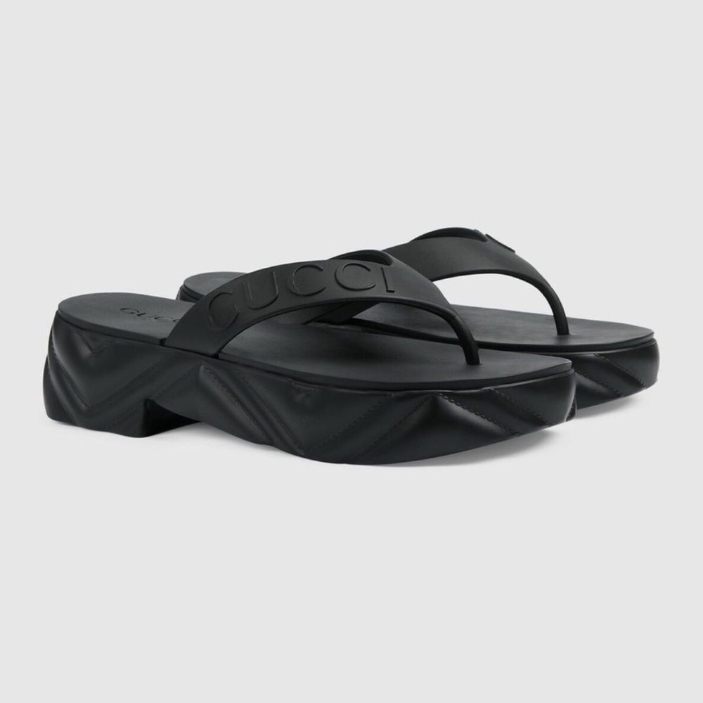 GUCCI NIB Rubber Chevron Logo Embossed Women Thong Platform Sandals Black sz 10